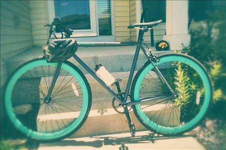 Dutch Company Creates Urban Bike Made with Recycled Trash