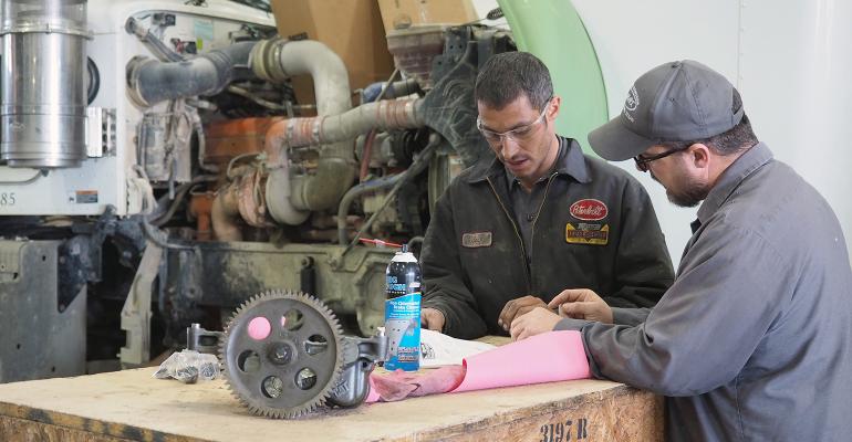 technician-fleetowner.jpg technician-fleetowner.jpg