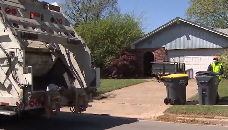 Oklahoma Residents Show Support for Waste Workers 