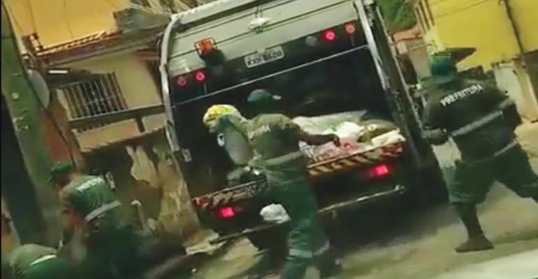 Sanitation Workers in Brazil Make Trash Collection Fun by Dancing