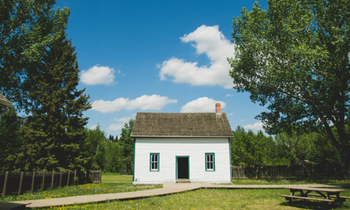 Raisin UK-white rural house under trees