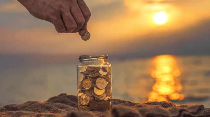 Raisin NL - Potje met geld bij zonsondergang.png