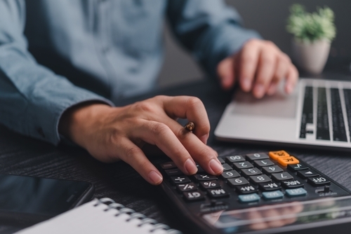 Raisin IE-Hands using calculator