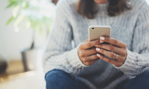 Raisin IE-Person texting