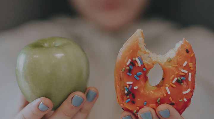 Raisin IE-Green apple and donut