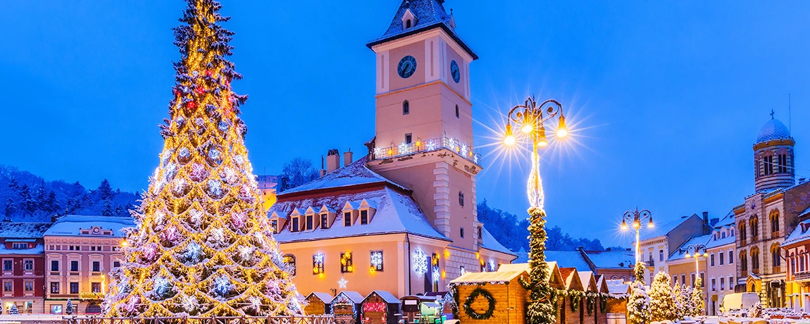 Golden lights and Christmas tree for the Christmas markets in Brasov, Romania