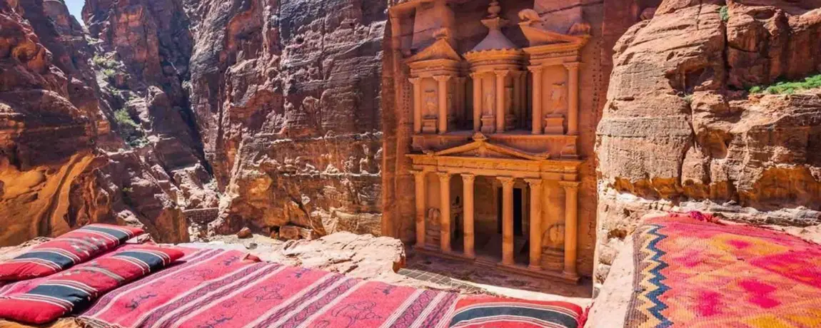 Al_Khazneh_Treasury_Petra_Jordan.webp