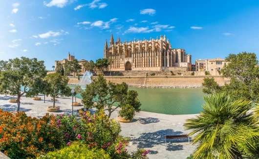 Discover the incredible Palma Cathedral in Majorca, Balearic Islands
