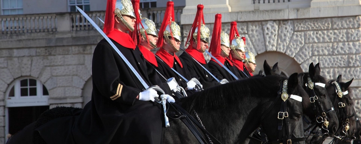 solidiers-on-royal-horses-household-cavalry-museum-london.webp