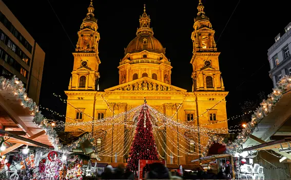 Christmas Markets in Budapest - Get Travelling Card