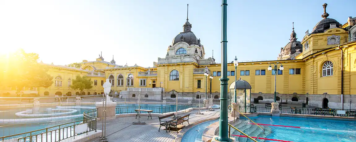 Széchenyi thermal bath in Budapest Hungary.webp