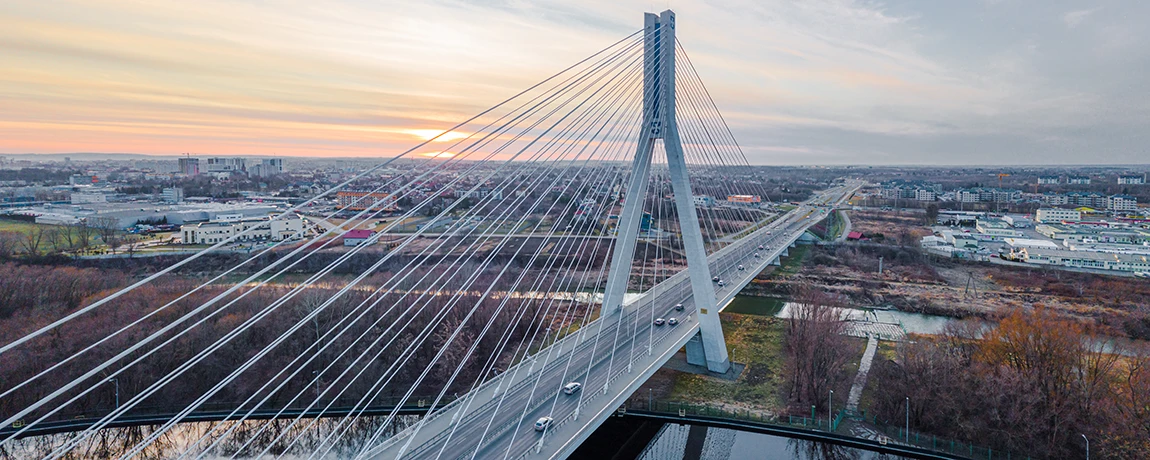 Rzeszów-mazowieckiego-bridge-close-up-sunset