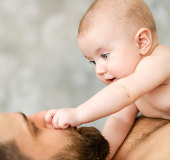 El contacto piel con piel con tu recién nacido