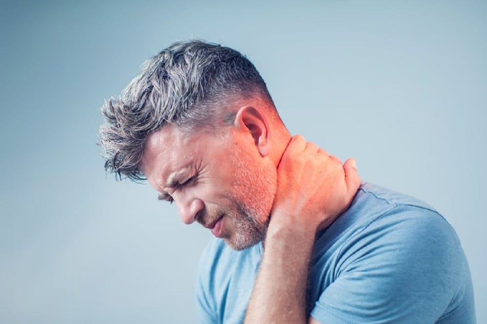 Cómo aliviar el dolor de las lesiones en el cuello