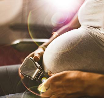 ¿Puedo volar embarazada?