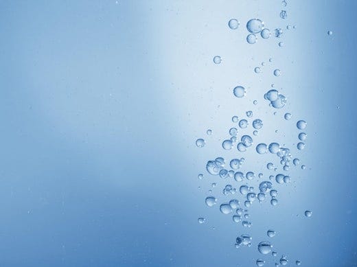 Burbujas dentro del agua
