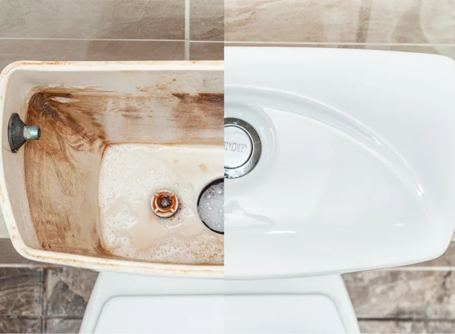 sucio dentro de tanque del inodoro