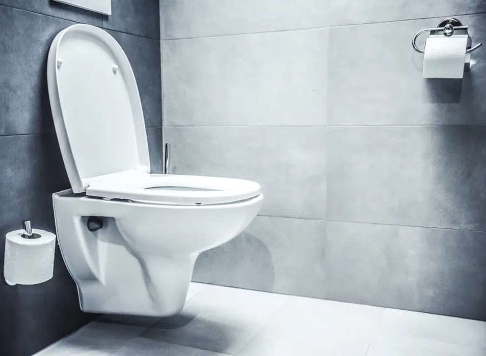 Baño limpio ordenado