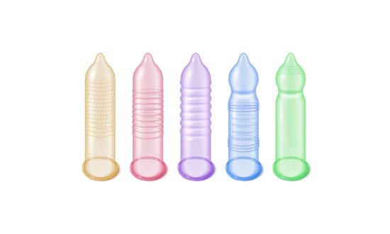 Diferentes formas de condones para mostrar sus texturas y formas