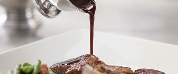 fighting-stains-at-the-sauce-stain-free-festive-feasts