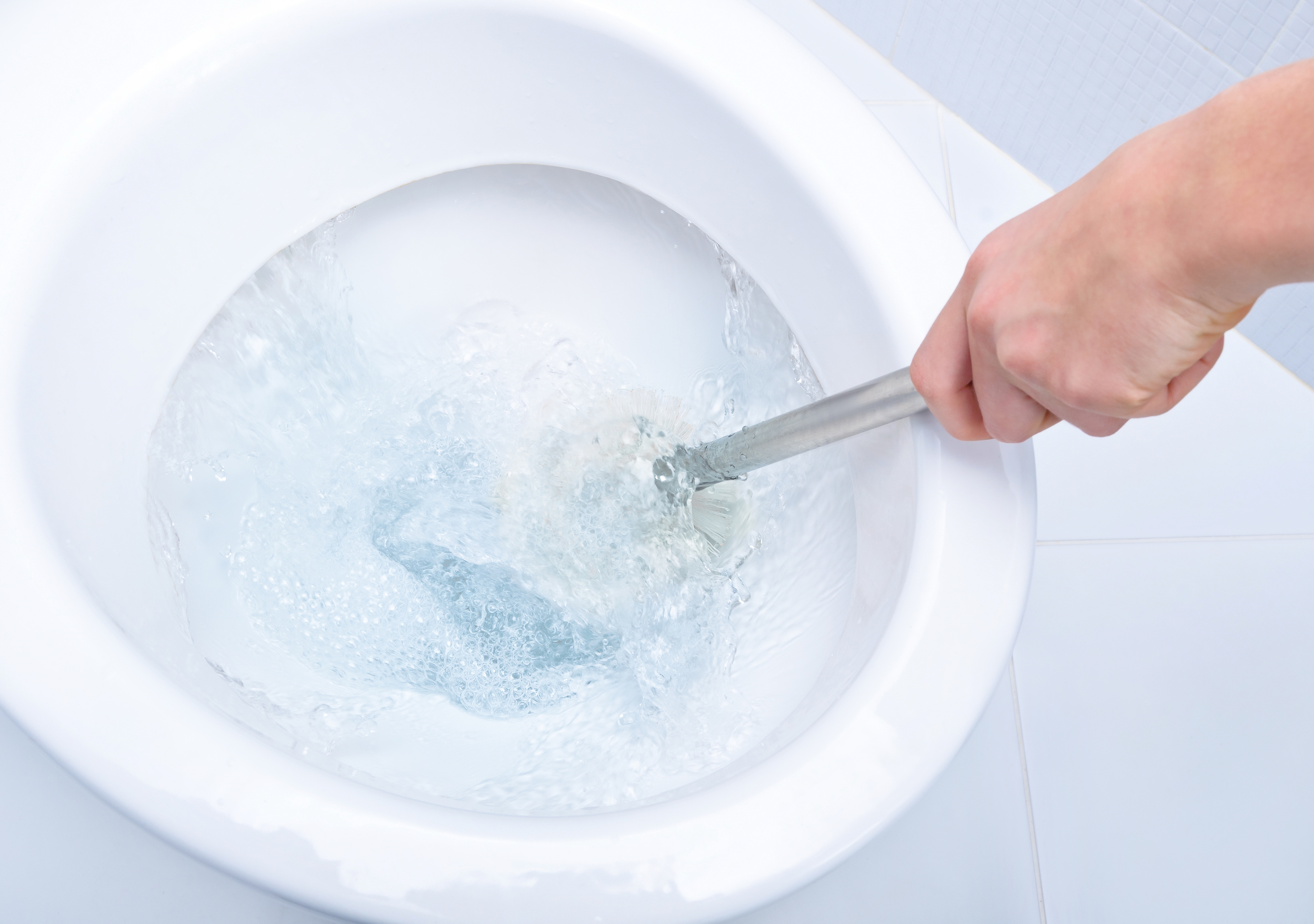 Como aplicar Harpic no vaso sanitário? 5 dicas para ainda mais limpeza e perfume