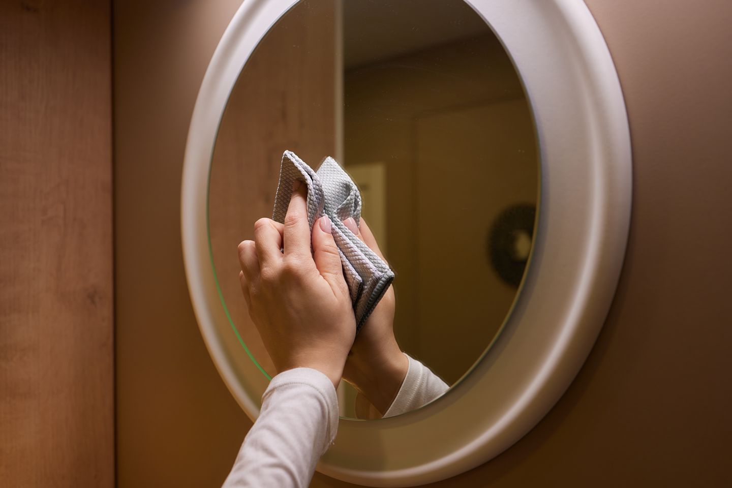 How To Clean A Bathroom Mirror