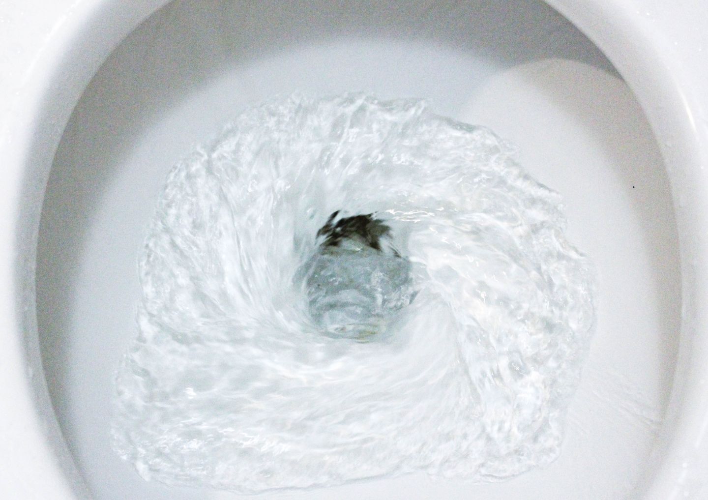 Pedra sanitária perfumada: como colocar em 5 passos práticos