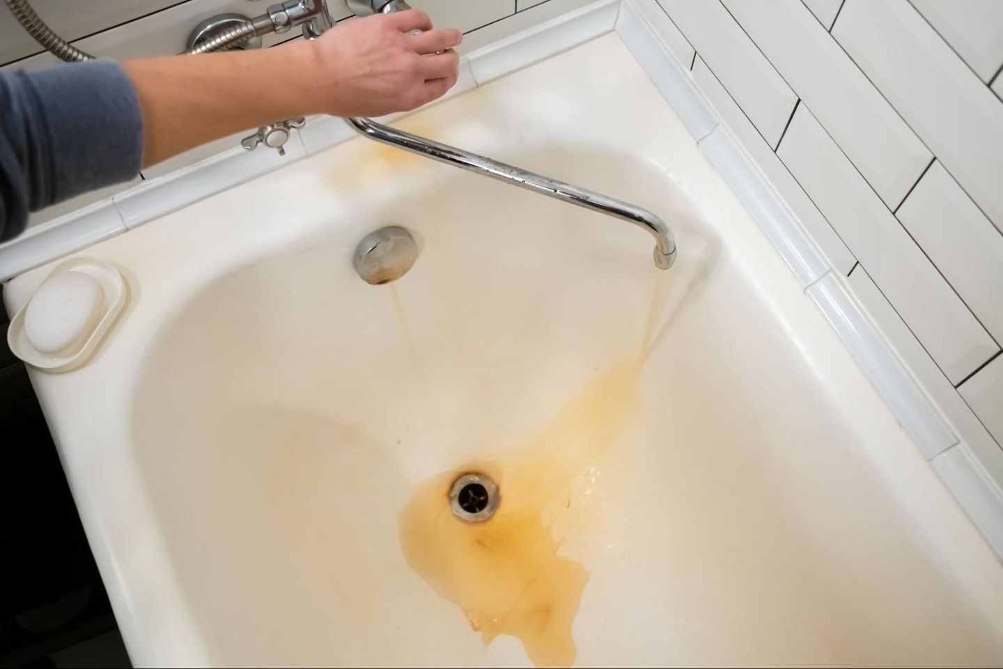 How to Remove Stains from Bathtub