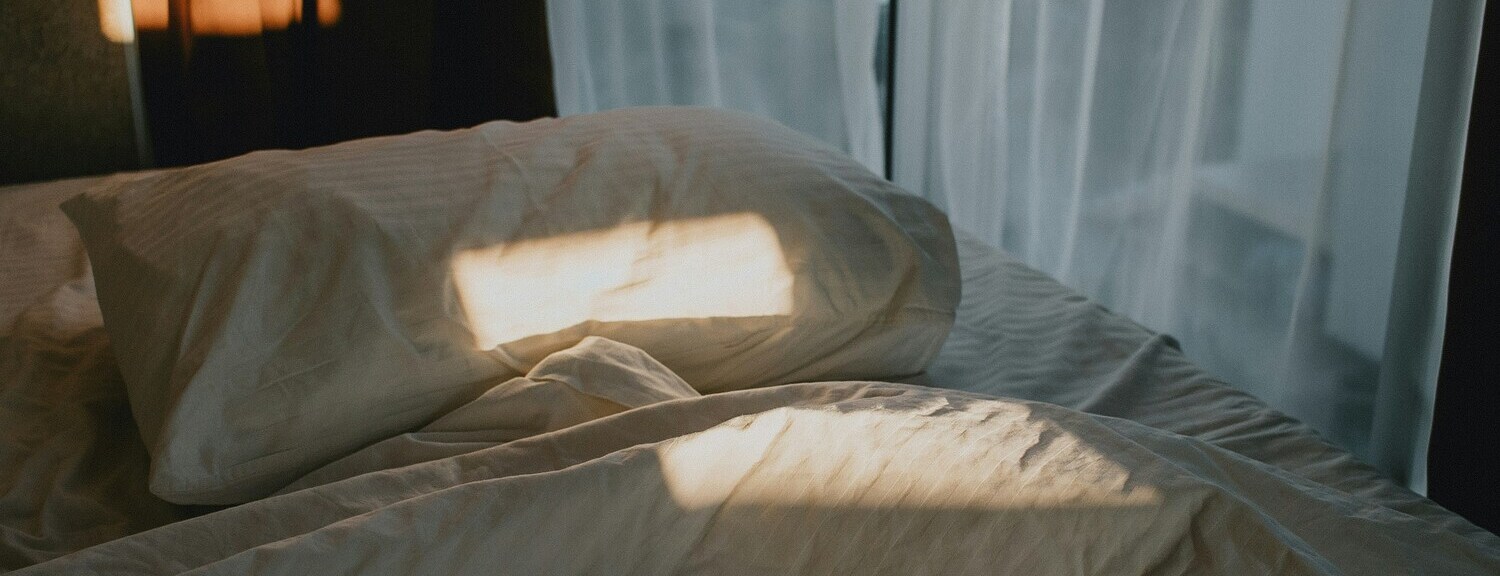 why do i wake up in the middle of the night