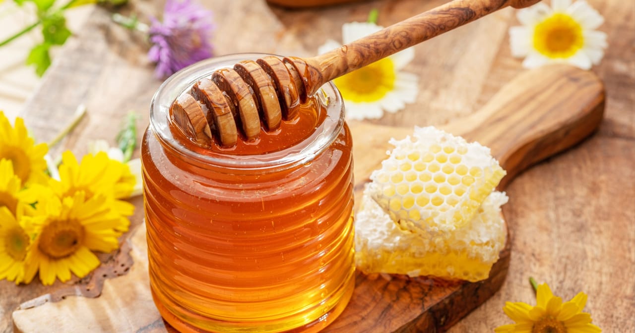 Fast Food’s Sweet Precision: How Quality Natural Honey Helps in Elevating Quick-Service Culinary Experiences 1 Natural Honey