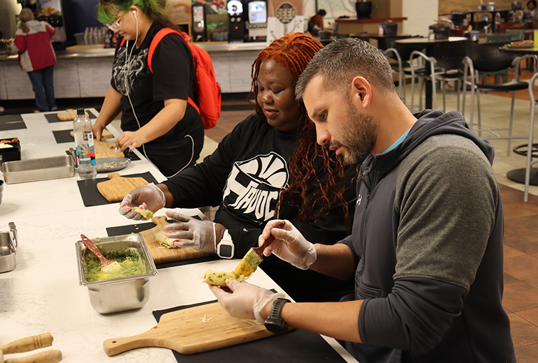 Teaching Kitchen sessions build community, promote culinary knowledge ...