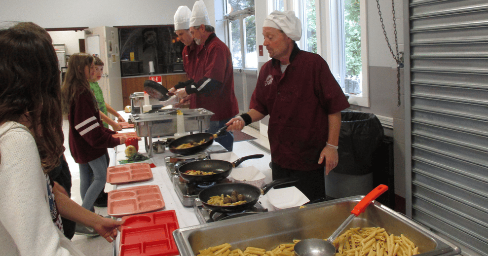 Display cooking pop-up gives school lunch star power