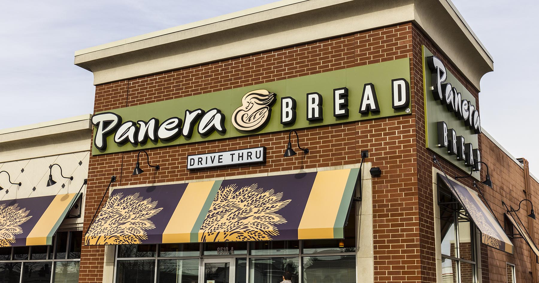 Panera courts college customers with perks during finals season