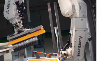 Handling syringes on a minimal footprint