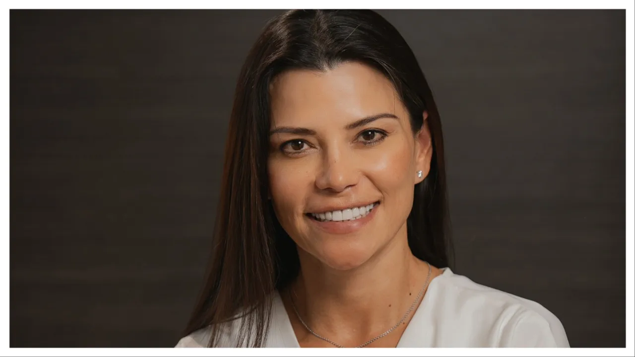imagem de cabeça e ombros de Leyla R. Osorio, CEO, Global Cruises