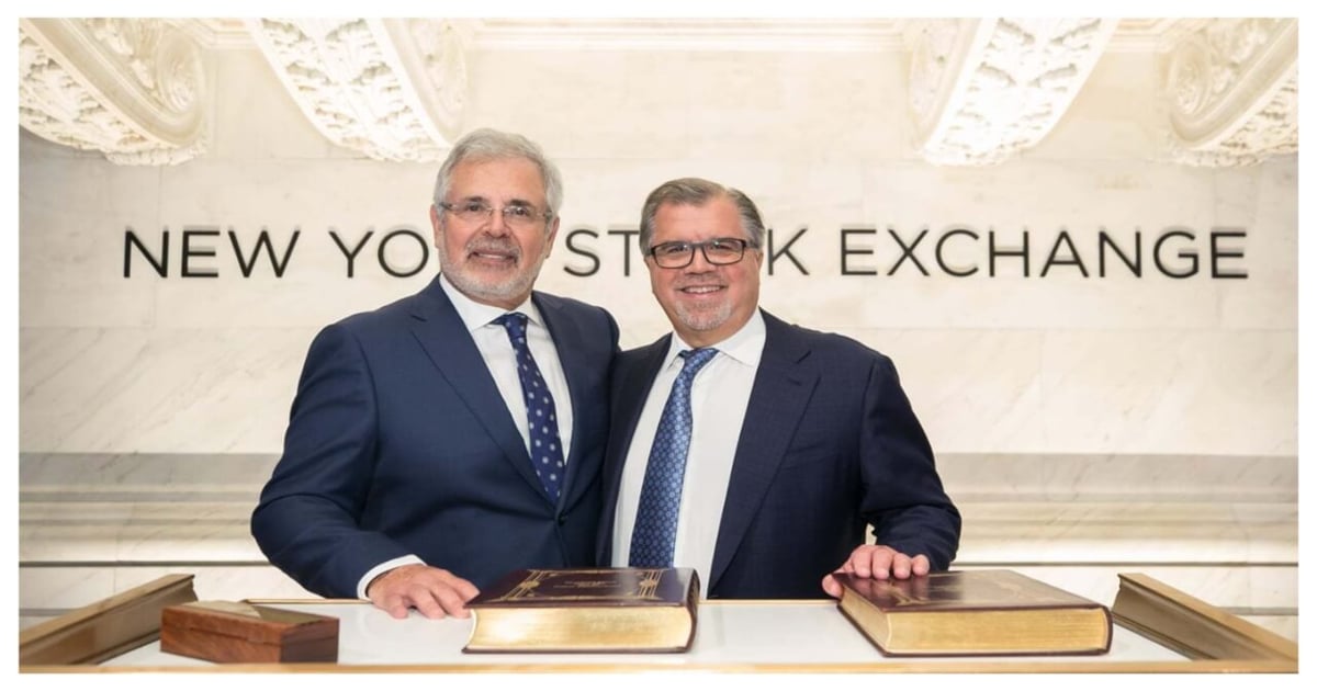Former CEO Frank Del Rio is suing NCLH over compensation