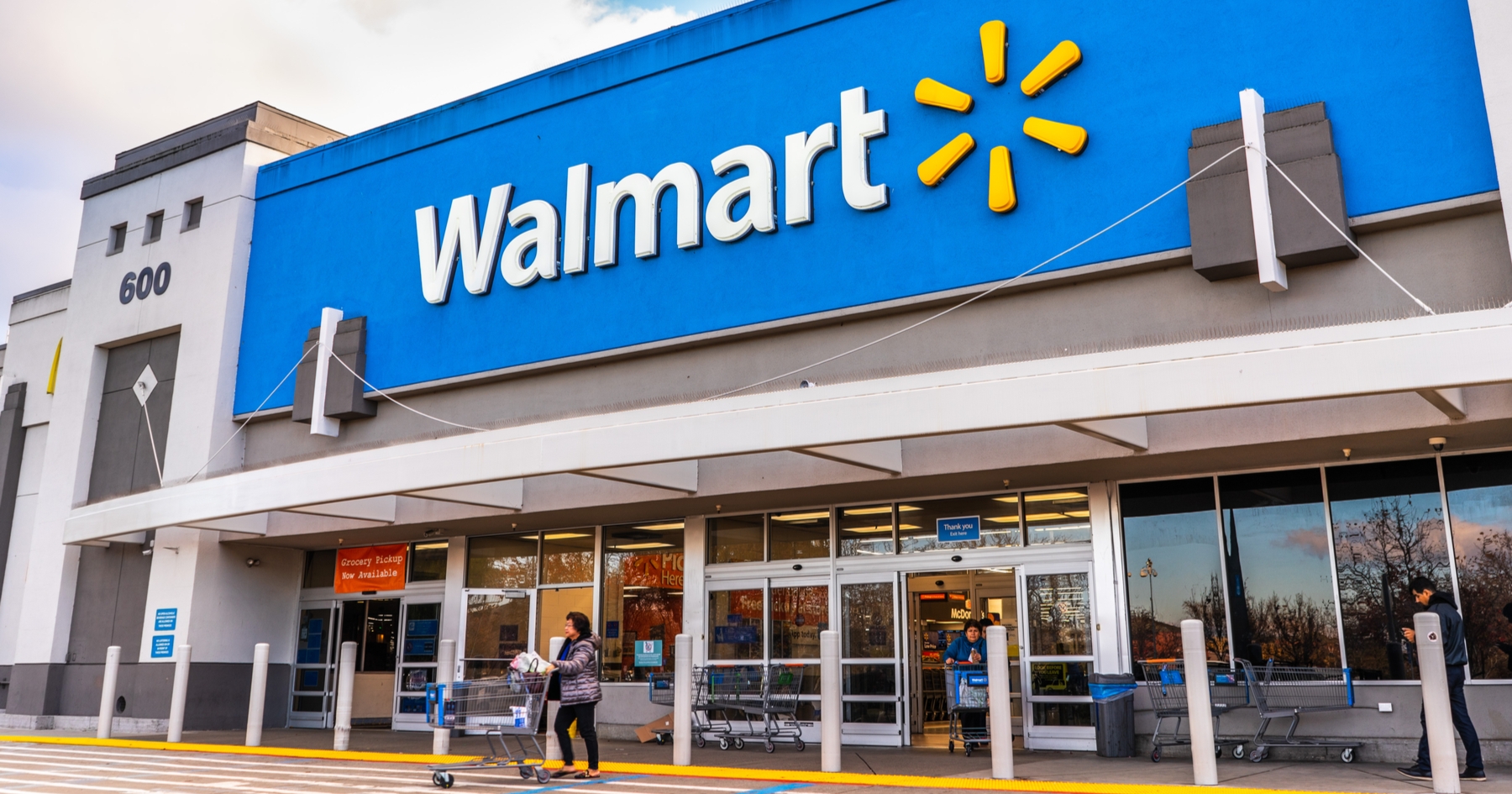 Walmart Looks to Outprice on Premium Pet Foods