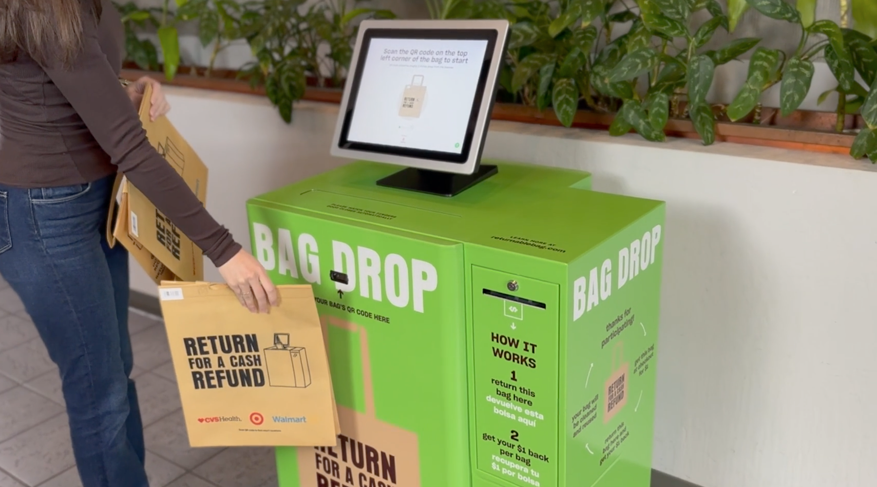 Major retailers join reusable shopping bag pilots