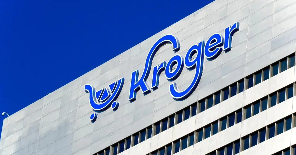 Kroger loses more leadership as two retire