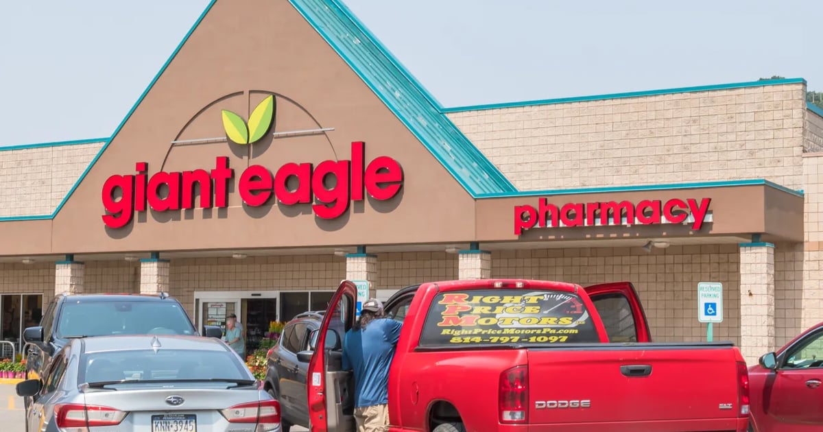 Giant Eagle takes its turn slashing prices on grocery