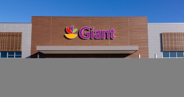 Giant Food marks 85th year in business by giving