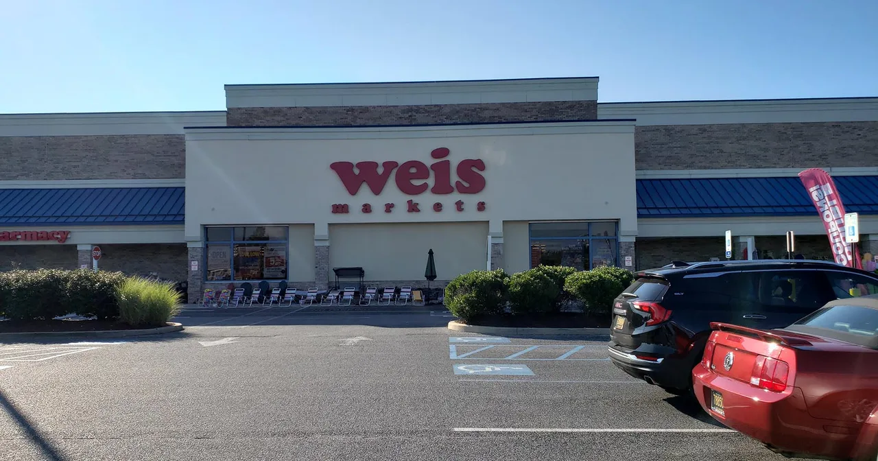 Weiss Store Weis Markets Expands Curbside Pickup and Home Delivery