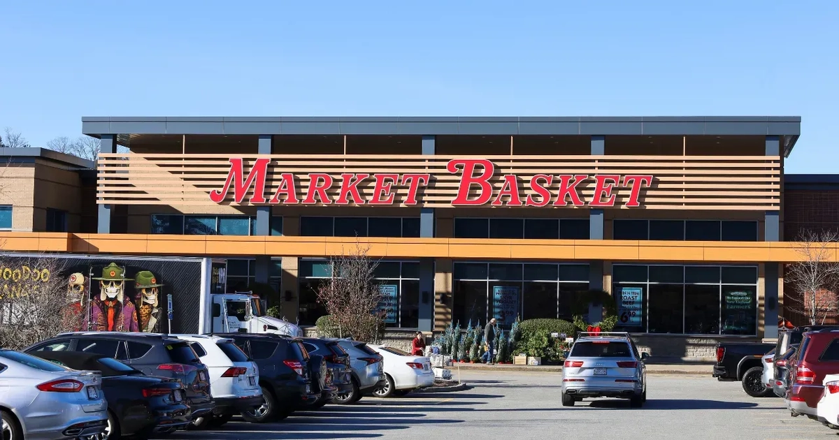 Ousted Market Basket CEO files countersuit