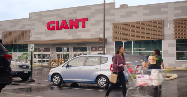The_Giant_Company-storefront-shoppers.png The_Giant_Company-storefront-shoppers.png