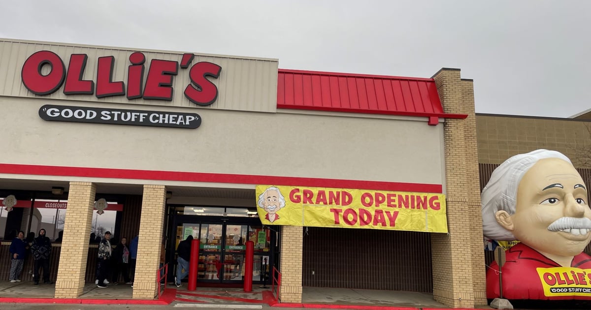 Ollie’s Bargain Outlet's new store in Illinois attracts shoppers