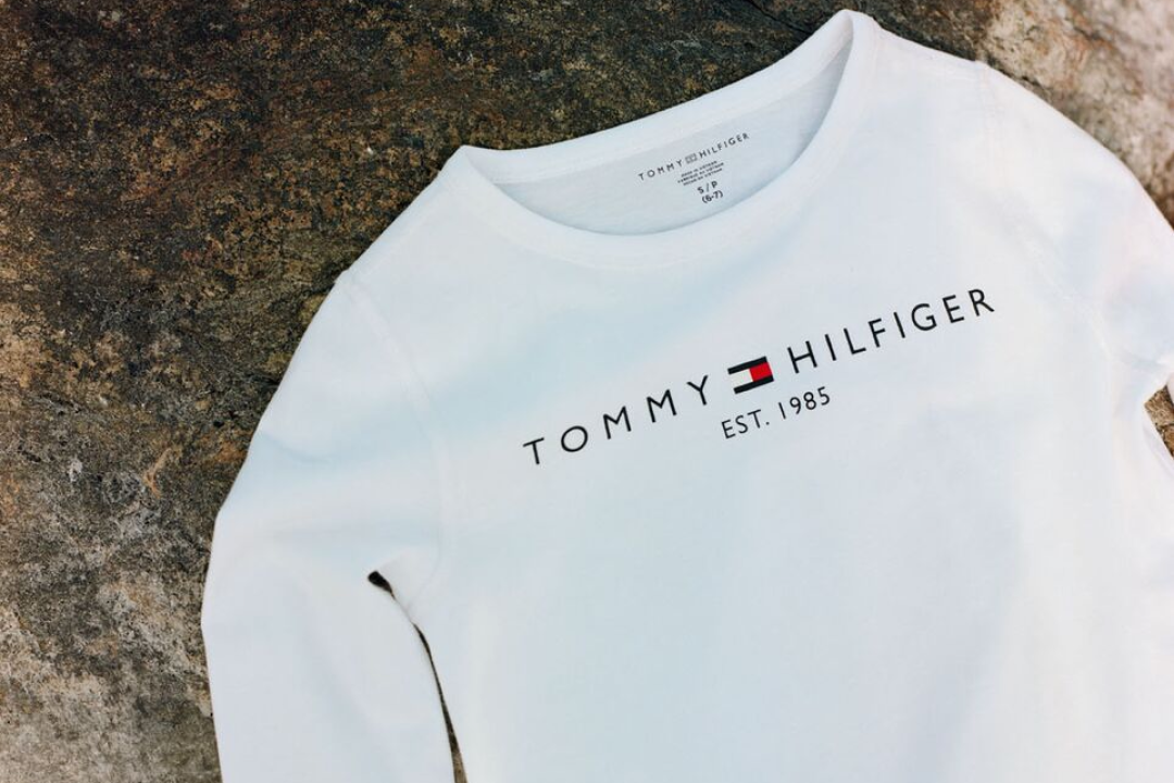 What stores sell sale tommy hilfiger clothes