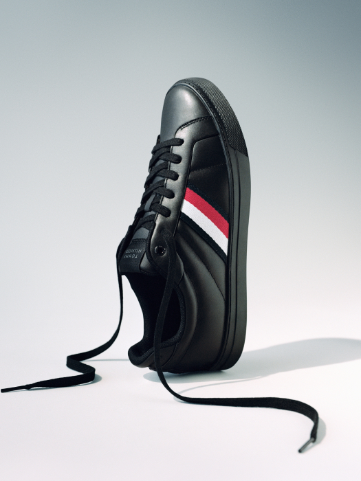 Small Bifold Card Wallet | Black | Tommy Hilfiger 