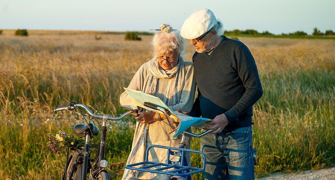 Bild på ett äldre par tillsammans
