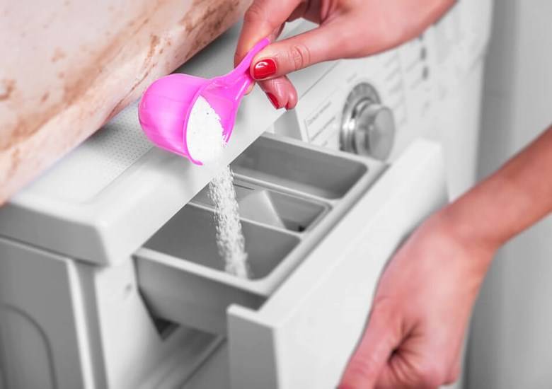 Çamaşır Suyu Kullanmadan Çamaşırları Beyazlatmak için Vanish