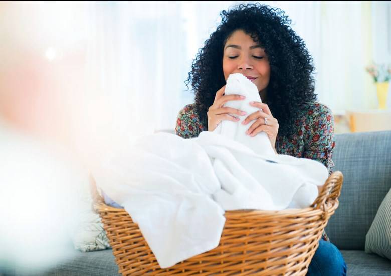 Sararan Kıyafetler Nasıl Beyazlatılır ve Kumaş Beyazlatma